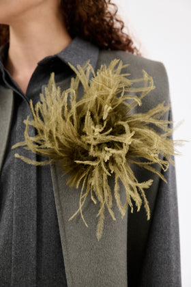 Feather Brosche, Khaki from ODEEH 
